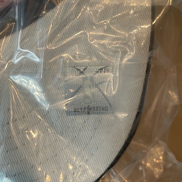 Mitchell & Ness Crown Chicago Bulls snapback hat - Picture 8 of 8